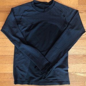 Dark gray long sleeve lululemon shirt
